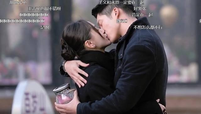 息烽：张灯结彩迎新春 节前氛围营造忙