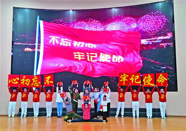 街边“秘制”老汤,不放一丝肉,顾客却抢着买:生意好全靠这招